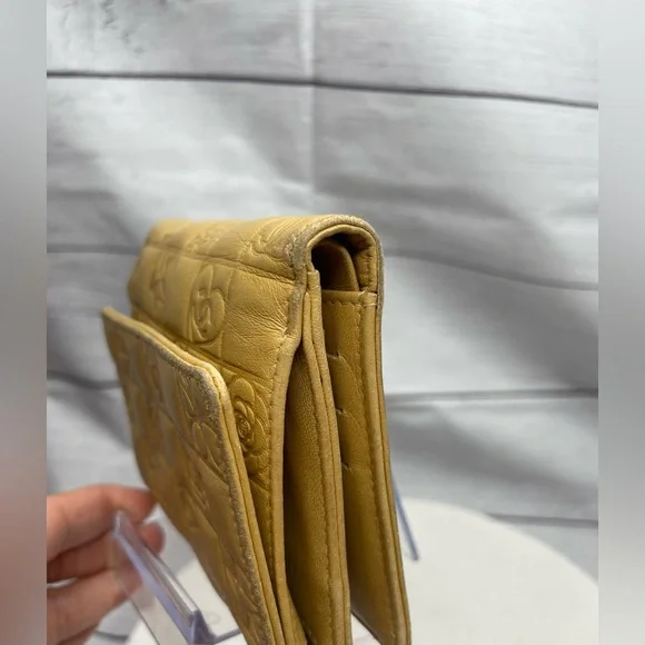 SOLD- CHANEL lambskin bifold wallet w/ COA - Picture 5 of 10